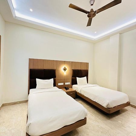 Hotel Lotus Inn Sirsa エクステリア 写真