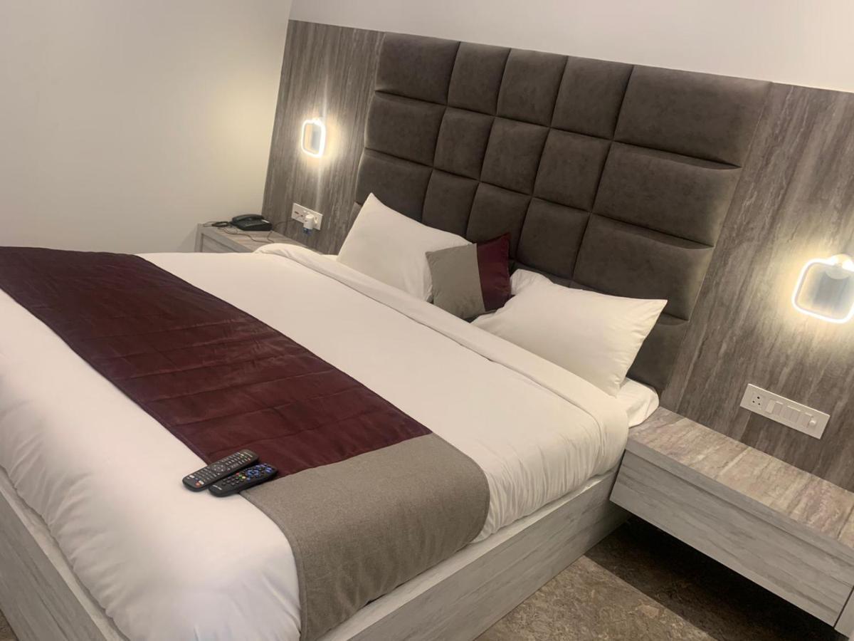 Hotel Lotus Inn Sirsa エクステリア 写真