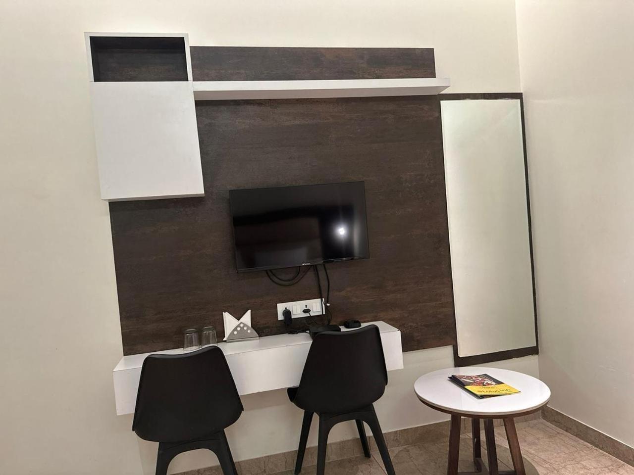 Hotel Lotus Inn Sirsa エクステリア 写真