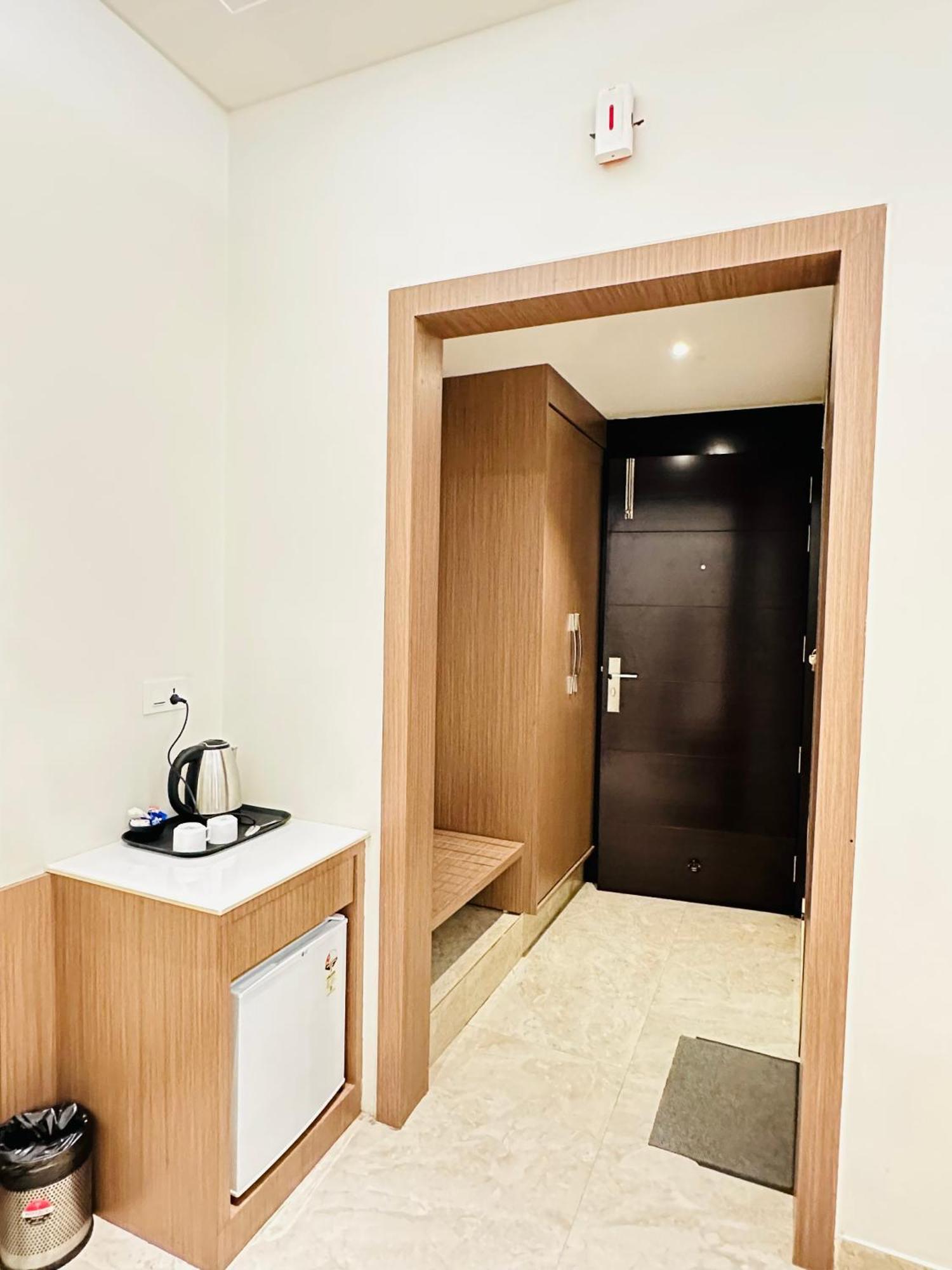 Hotel Lotus Inn Sirsa エクステリア 写真